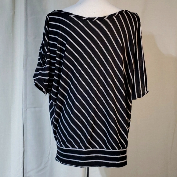 🆑️striped cowl neck cold shoulder top - Picture 2 of 4